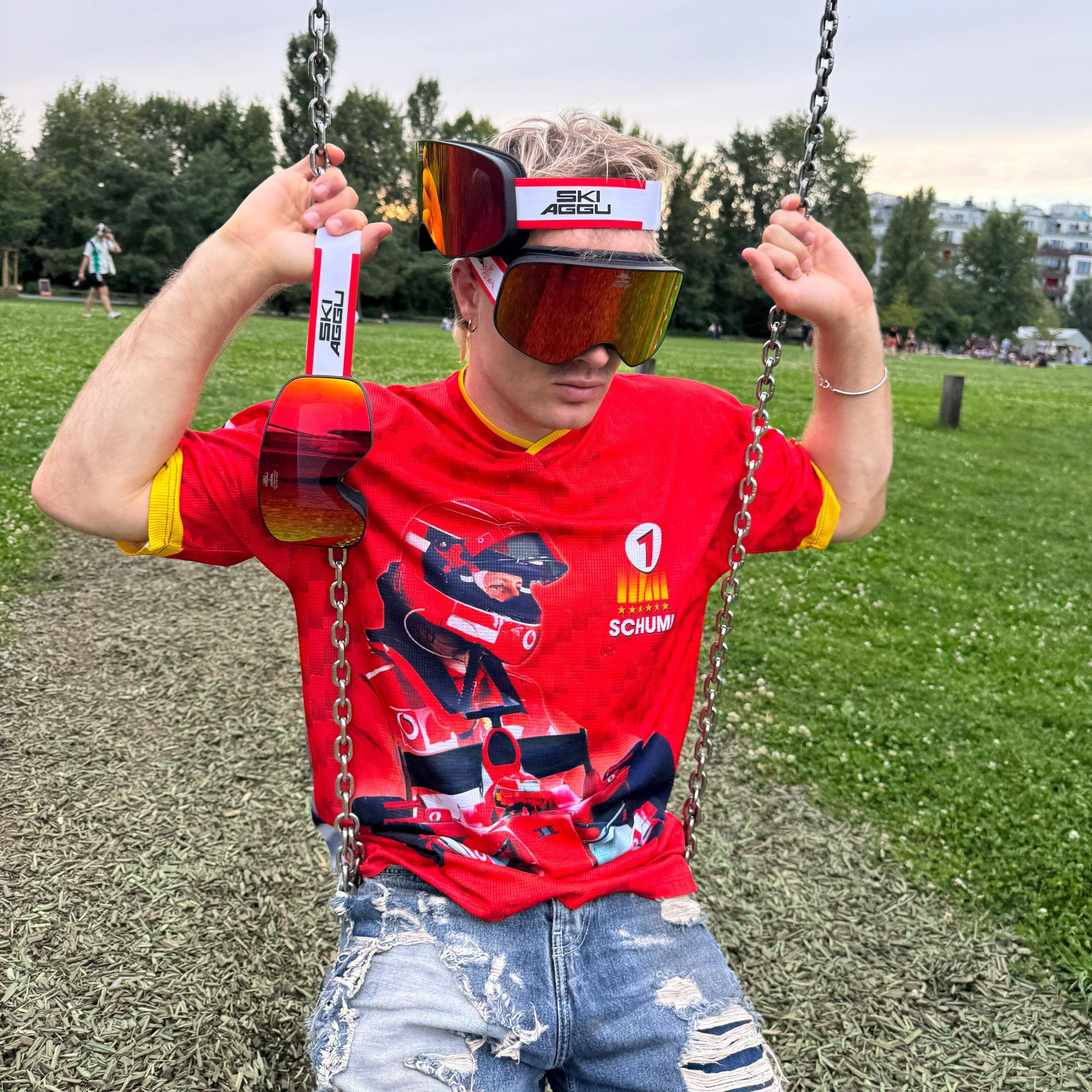 https://images.bravado.de/prod/product-assets/ski-aggu/ski-aggu/products/508146/web/467869/image-thumb__467869__3000x3000_original/Ski-Aggu_Wilmersdorfs-Kind_CD-Ski-Aggu-Skibrille-rot-prod-by-Alpina_s508146_o3756683_a467869_v12119475.9e5b24f6.jpeg